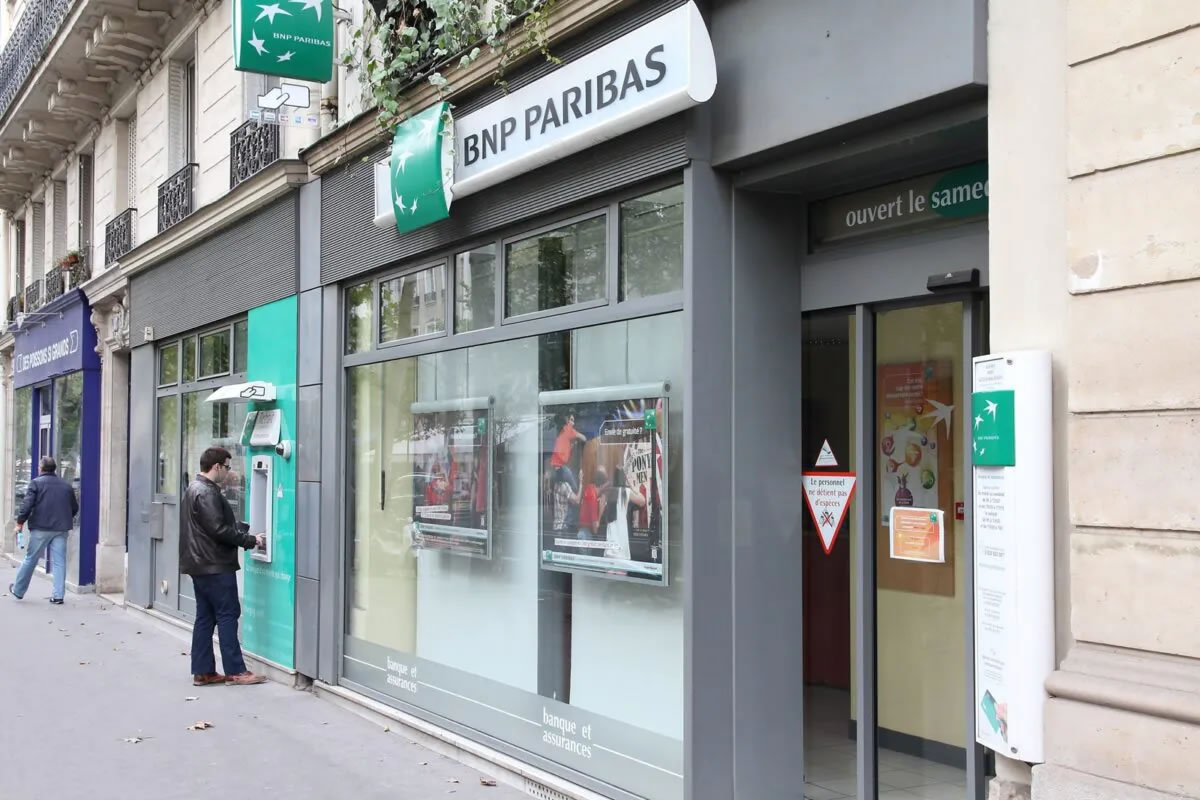 BNP Paribas annonce fermer 500 agences : une réorganisation stratégique à l’ère du digital