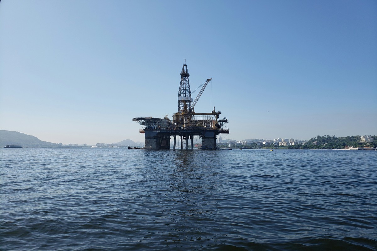 Chute des cours du pétrole : une baisse des prix des carburants en perspective ?