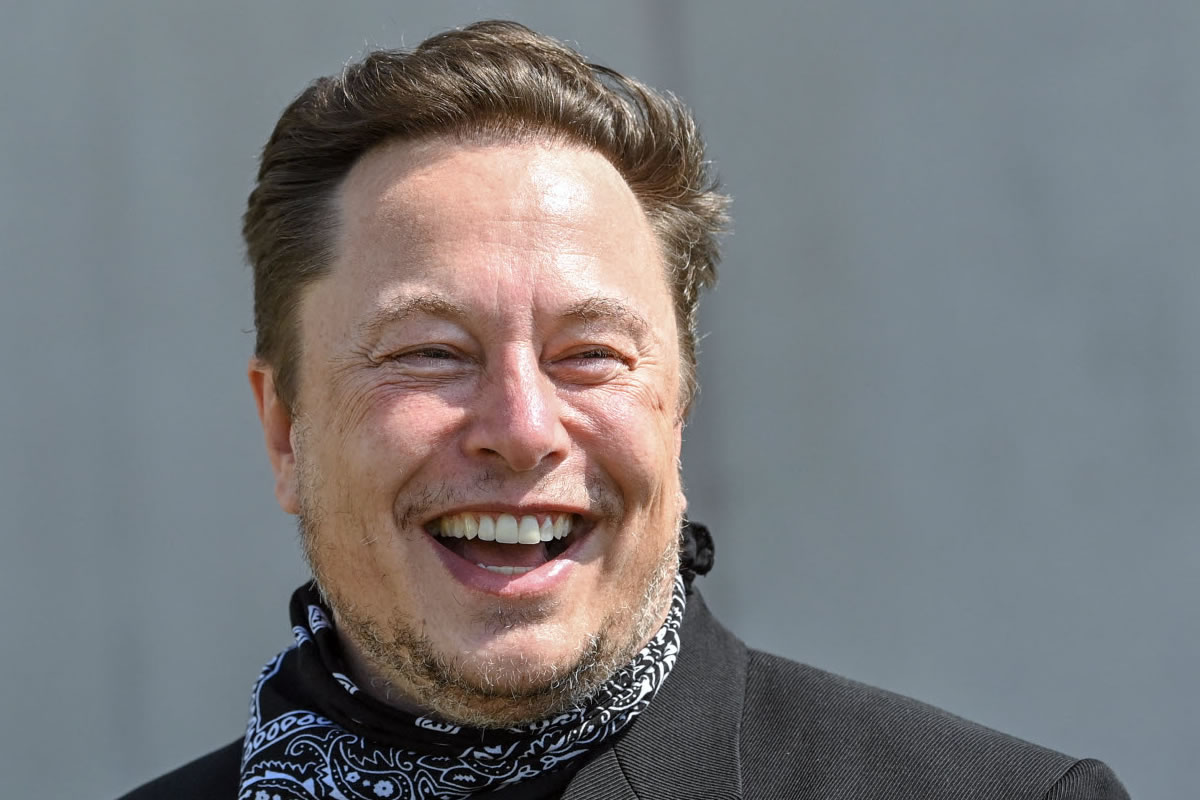 Tesla sous pression : Elon Musk lâche Trump pour tenter de sauver son empire en difficulté