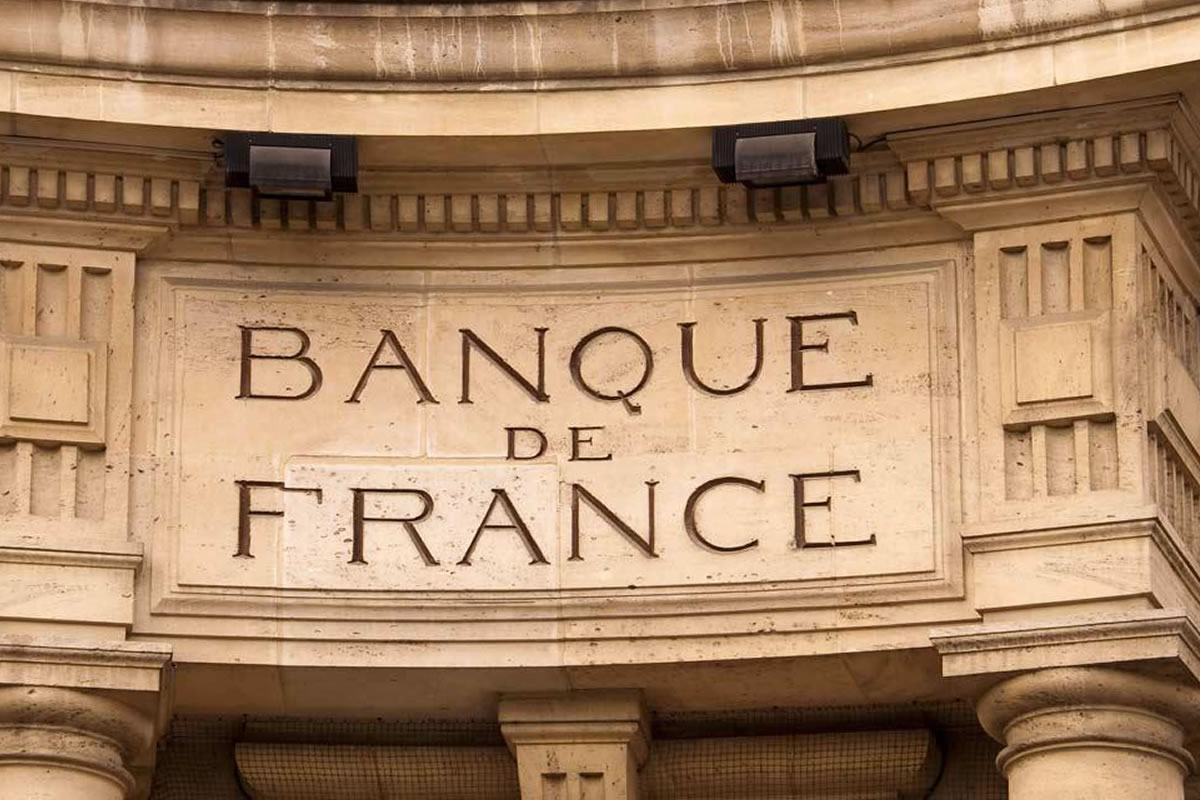 Photo de l'enseigne gravée dans la pierre de l'institution publique de la Banque de France