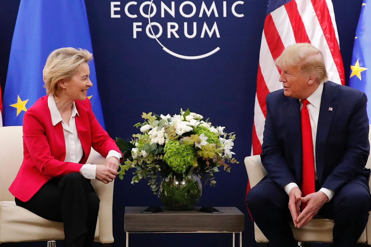 Photo de Ursula Van Der Leyen et de Donald Trump, lors du forum économique