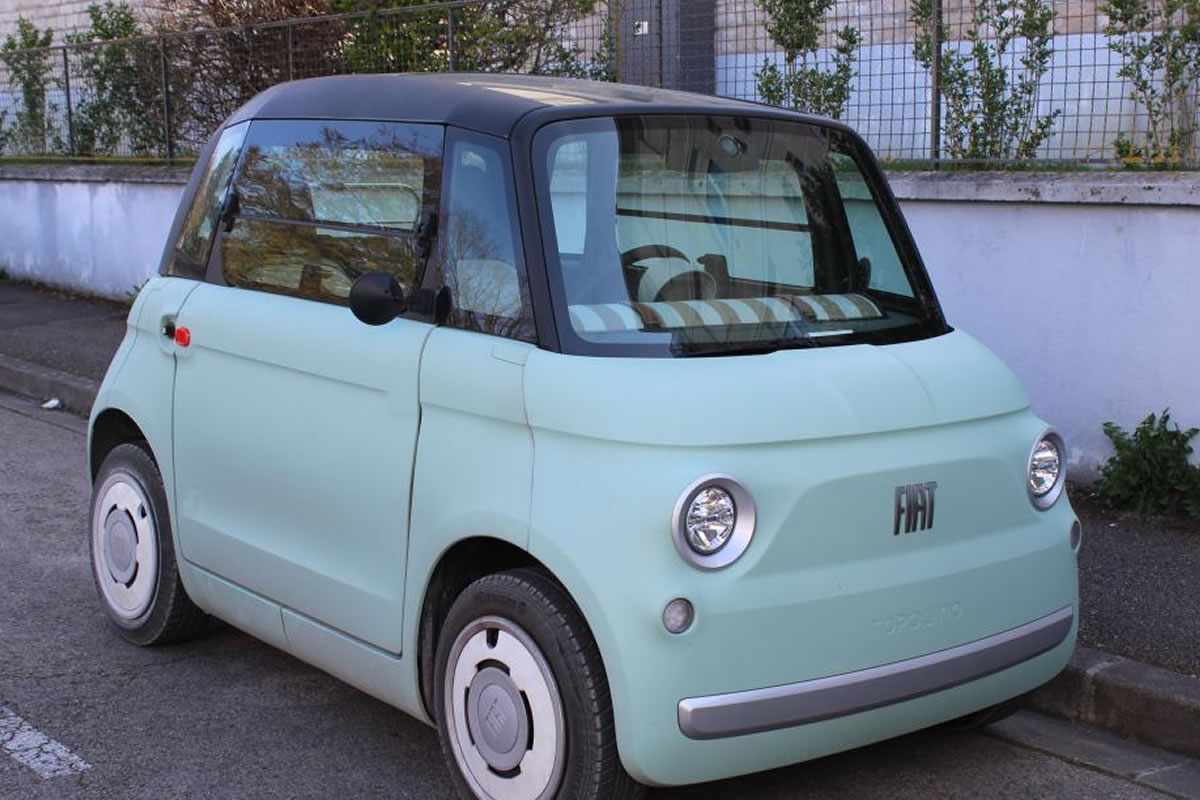 Photo d'un véhicule sans permis (VSP) de couleur verte, de la marque italienne FIAT