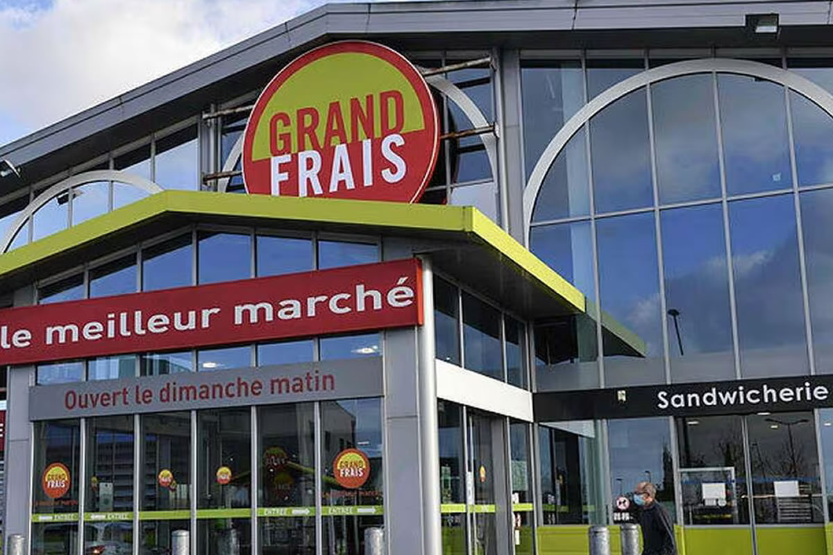 Photo de la devanture d'une grande surface de l'enseigne Grand Frais, groupe Prosol