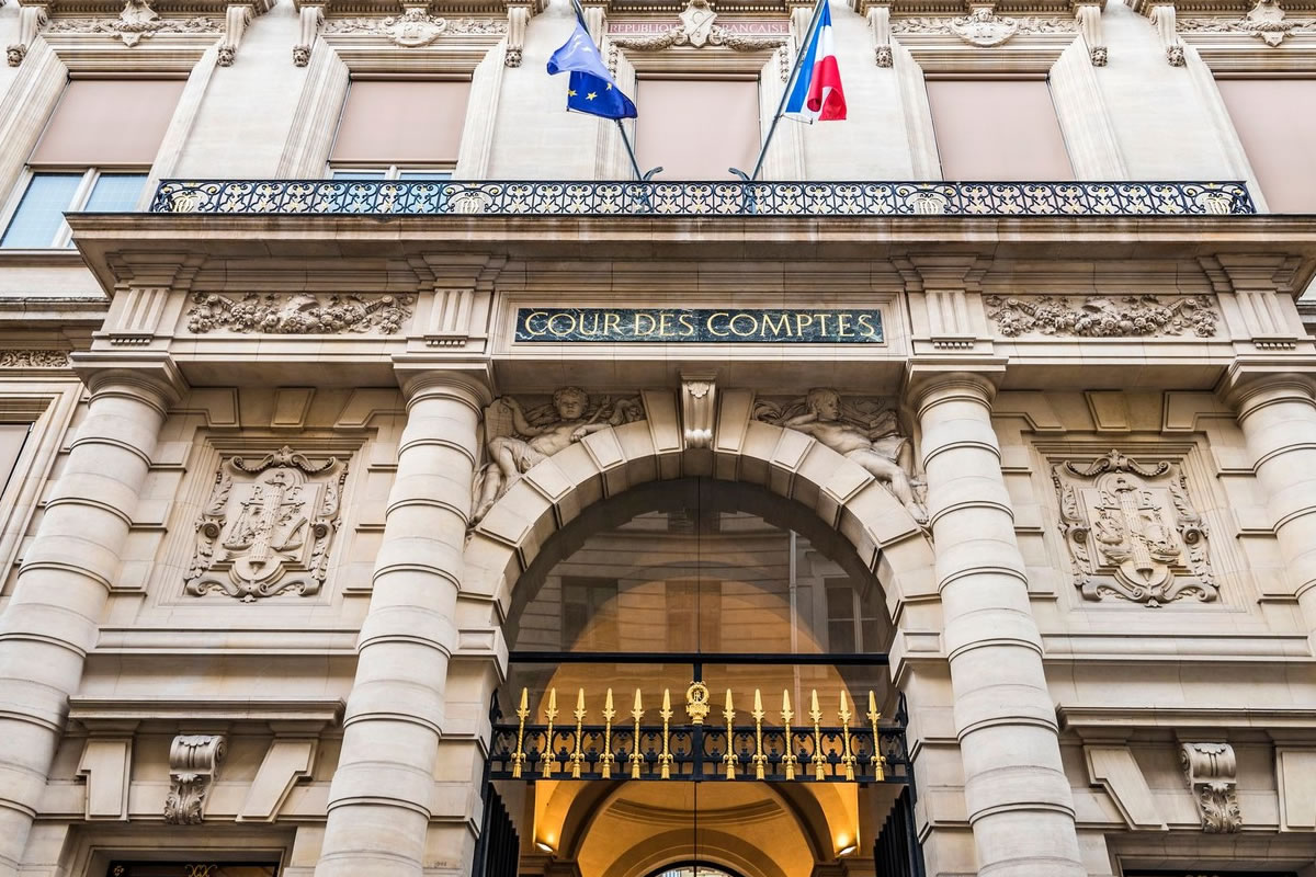 Photo de l'entrée magistrale principale de la Cours des Comptes à Paris