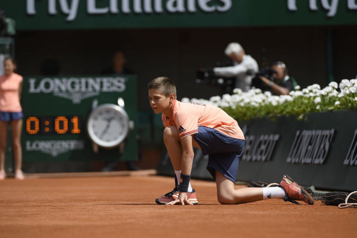 Roland-Garros : dans l’ombre des joueurs, les ramasseurs de balle vivent leur rêve sans salaire