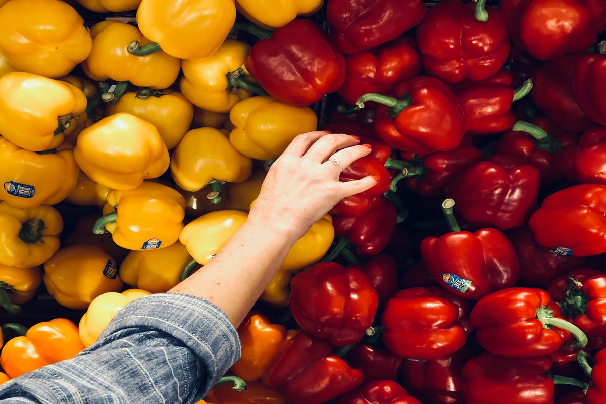 Pouvoir d’achat : la consommation repart timidement, boostée par l’alimentaire en avril