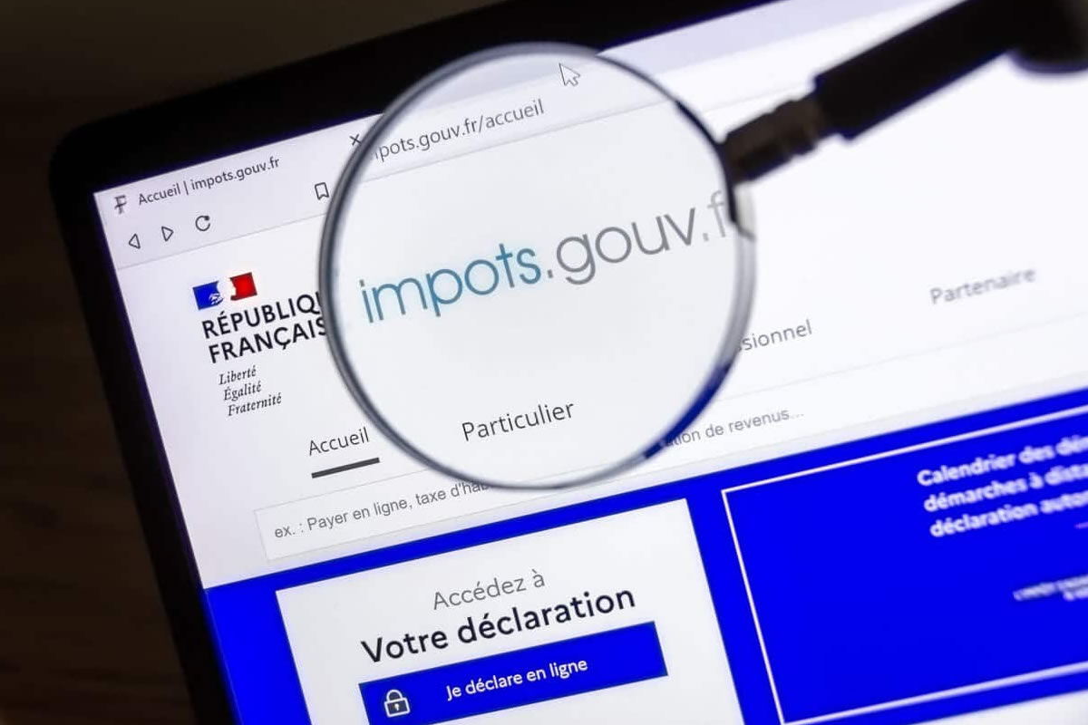 Photo d'un formulaire informatique de déclaration de revenus en France