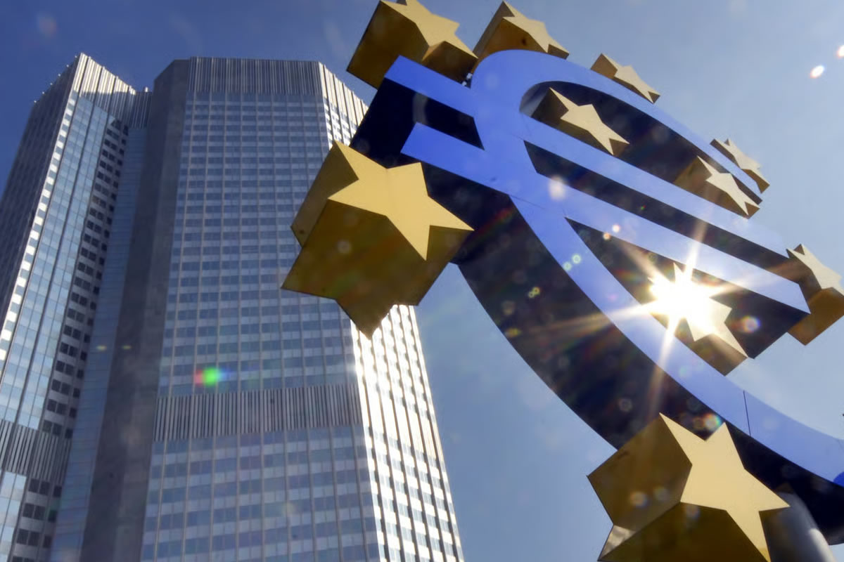Photo de la Banque Centrale Européenne, avec le symbole de la monnaie unique