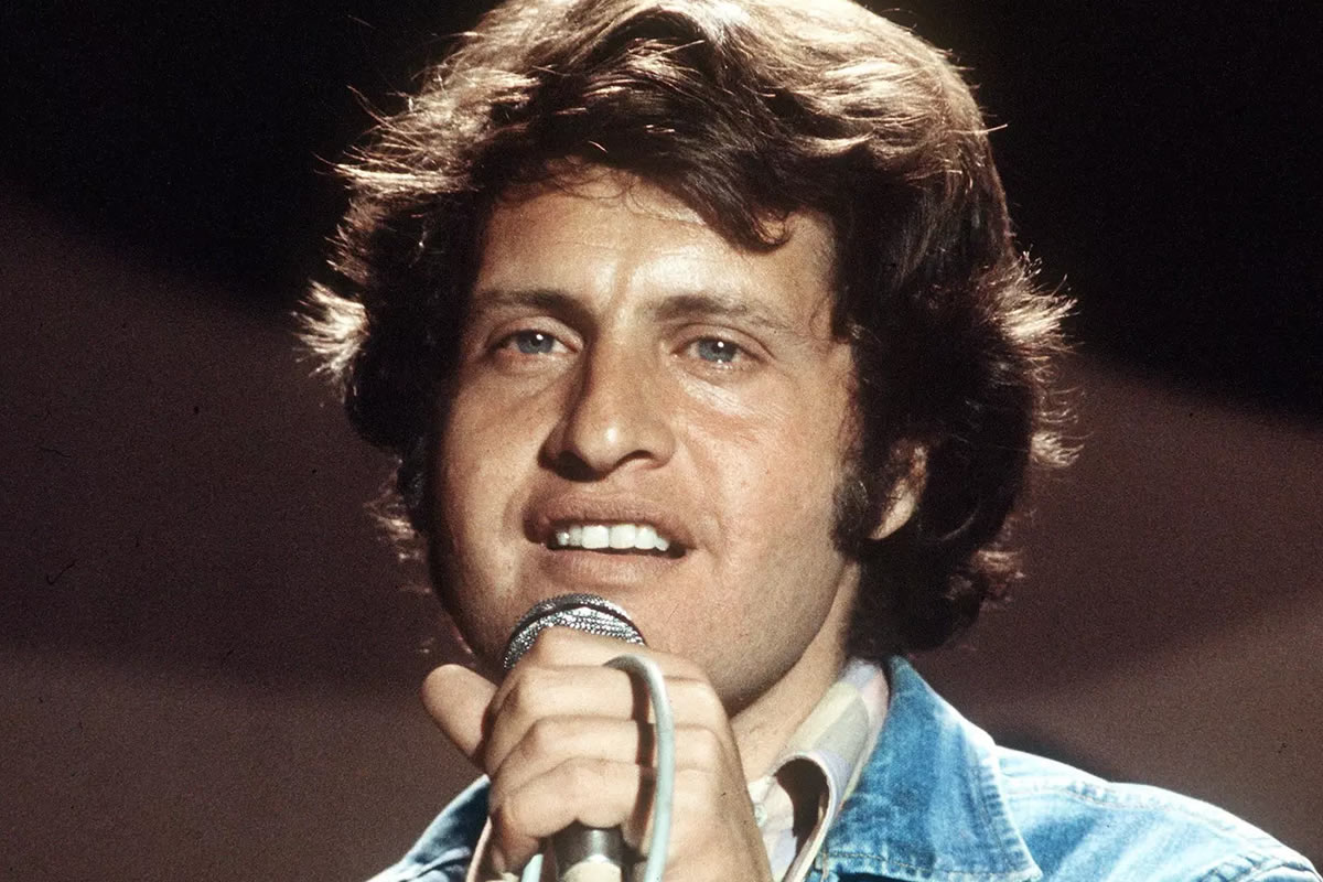 "Joe Dassin, l’héritage en or : comment ses tubes rapportent toujours gros à son fils"
