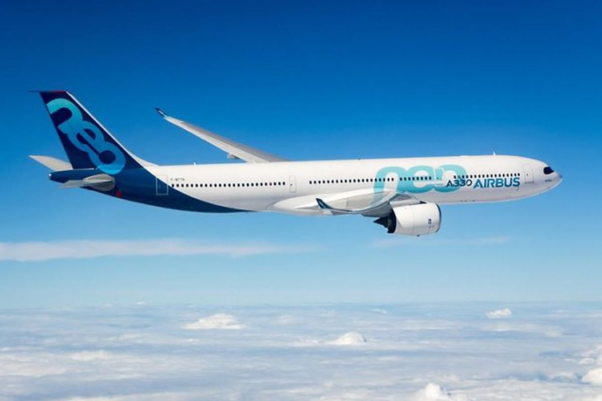 Photo d'un avion en vol, de l'industriel aéronautique européen Airbus