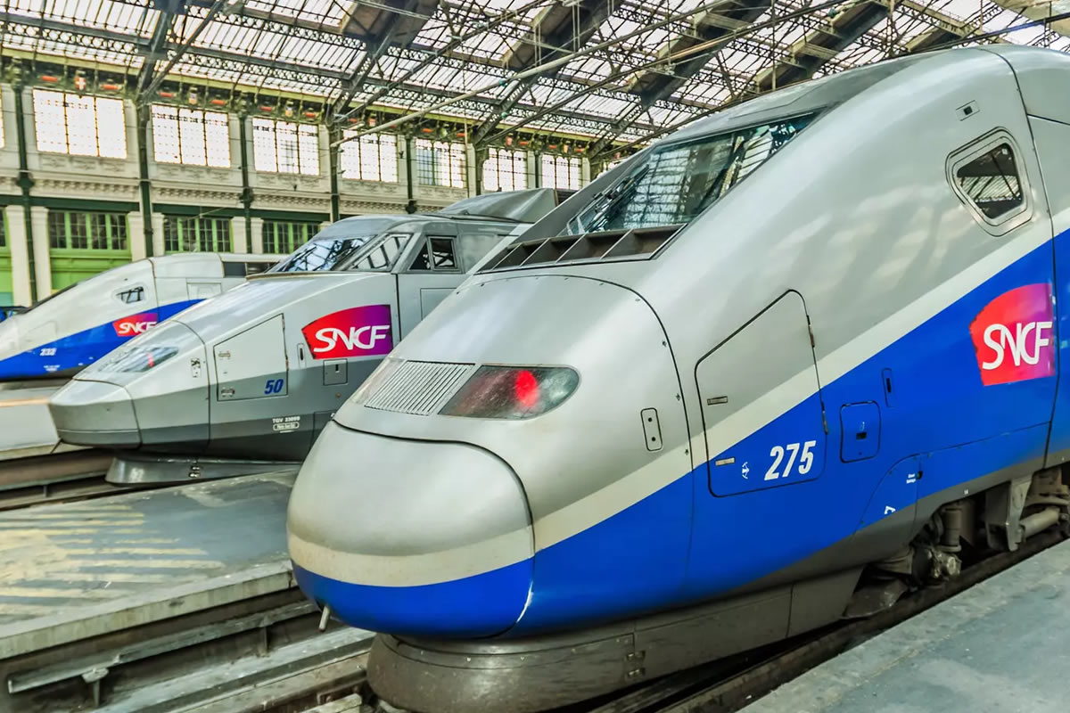 Photo de la partie arrière de plusieurs TGV, en gare de Lille Flandres, dans le Nord