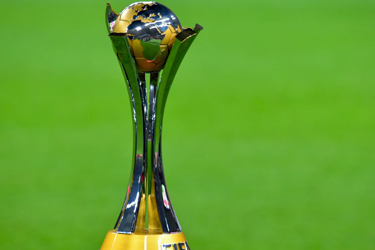 Photo du trophée de la coupe du monde des clubs organisée par la FIFA