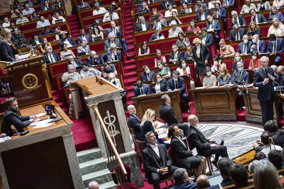 Ce que gagnent vraiment nos dirigeants : décryptage économique des rémunérations politiques