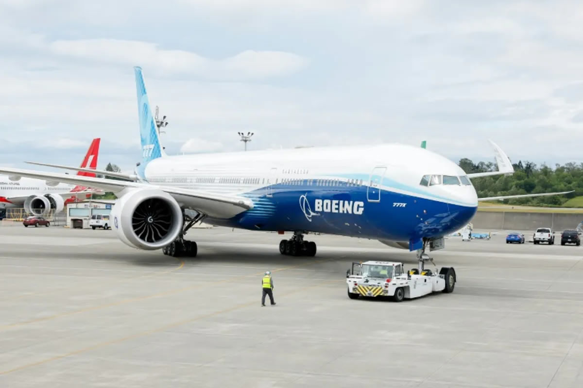Photo d'un avion de type Boeing 787 Dreamliner, sur le tarmac d'un aéroport
